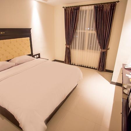 Same Hotel Malang Esterno foto
