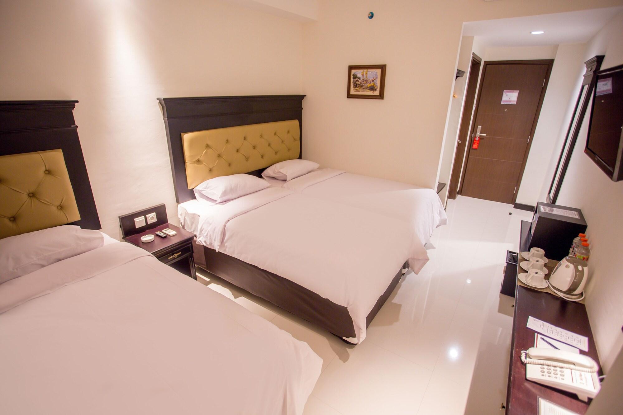 Same Hotel Malang Esterno foto