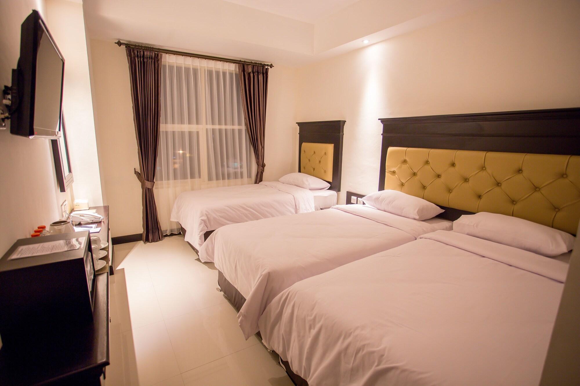 Same Hotel Malang Esterno foto