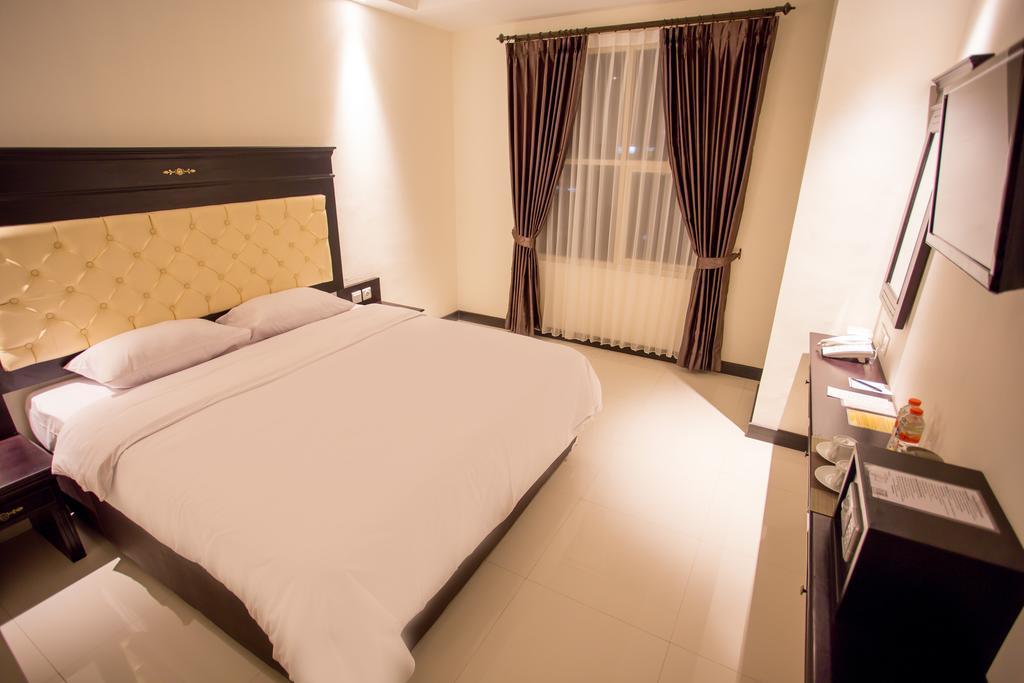Same Hotel Malang Esterno foto