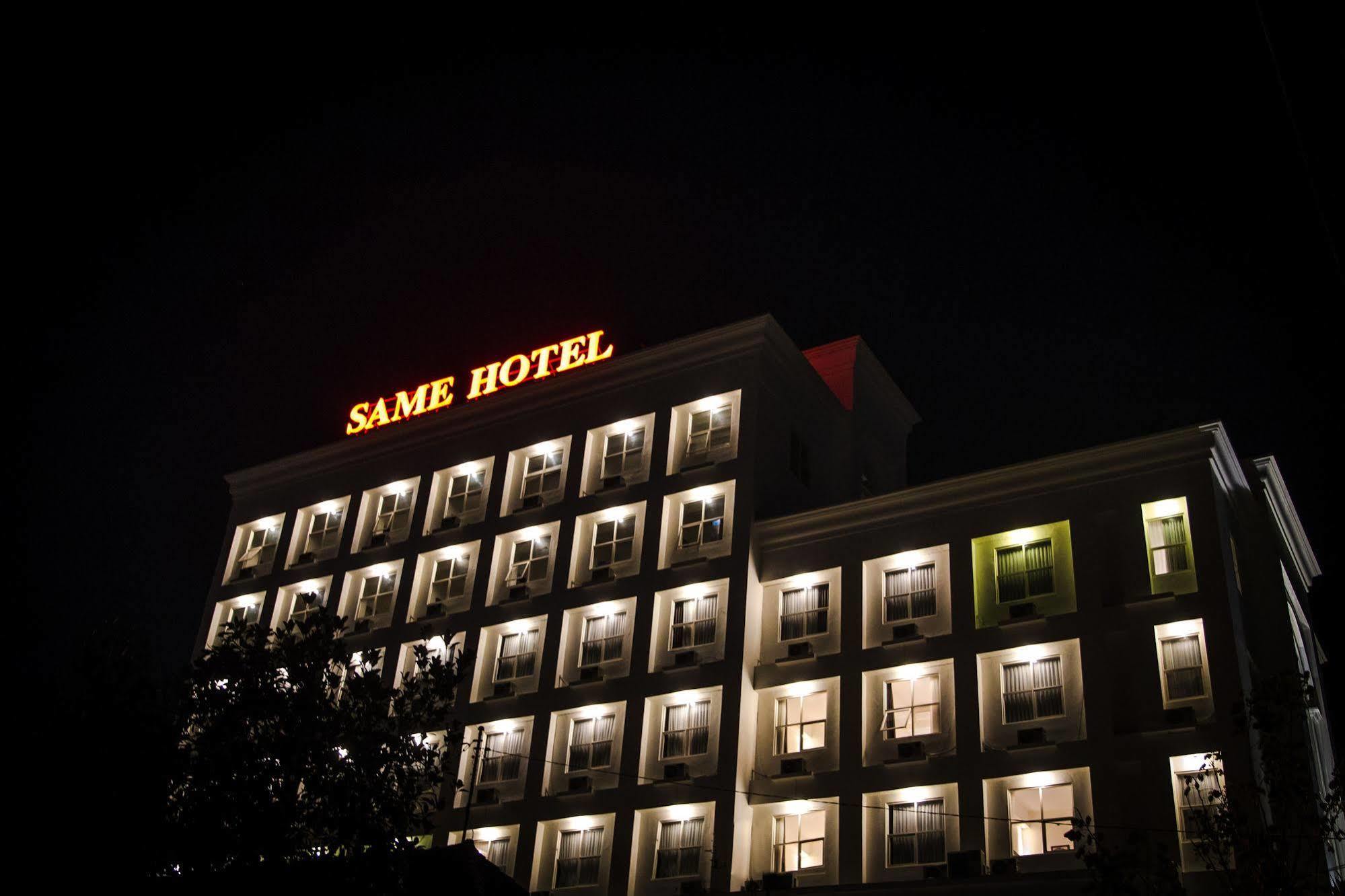 Same Hotel Malang Esterno foto