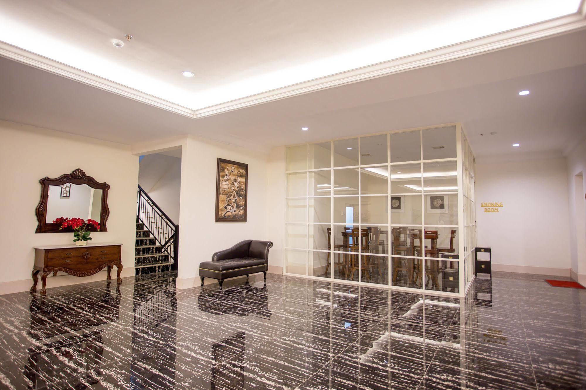 Same Hotel Malang Esterno foto